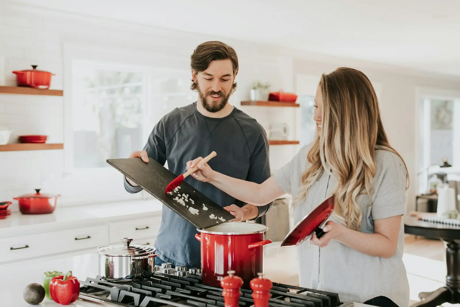 Électroménager intégré dans une cuisine contemporaine